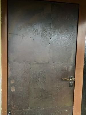 Haustür von einem Künstler gefertigt (Kupferrelief