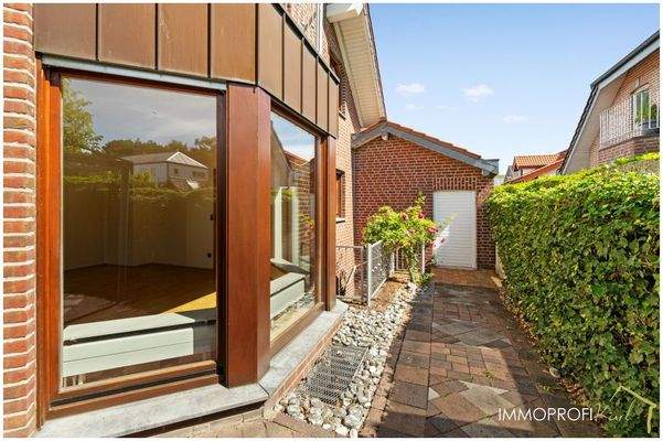 6. Durchgang Garten-Garage.jpg