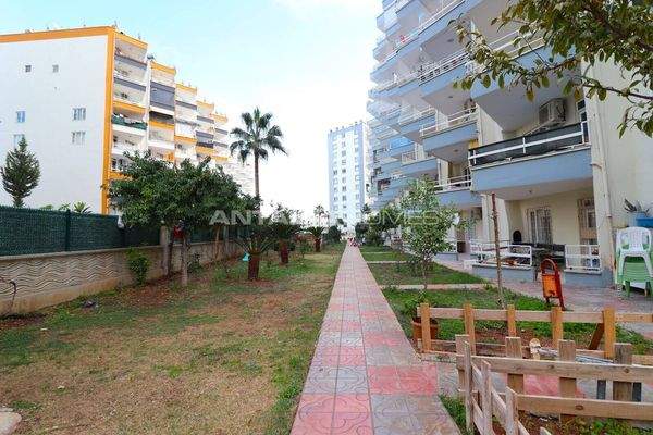 Garden Floor Flat for Sale in Beyazgül Complex, Mersin Tece