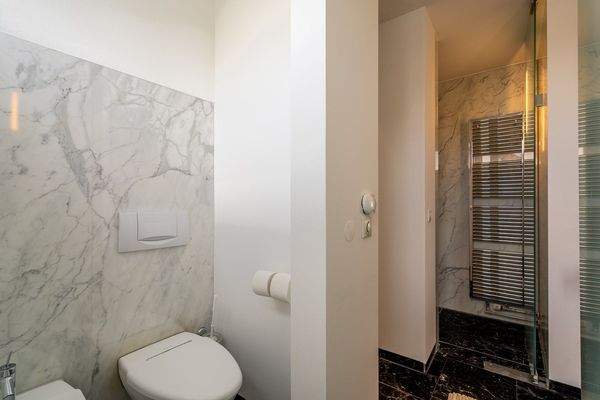 Luxuriöses Master-Badezimmer