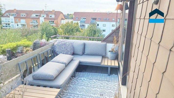 ... mit Zugang zum Balkon