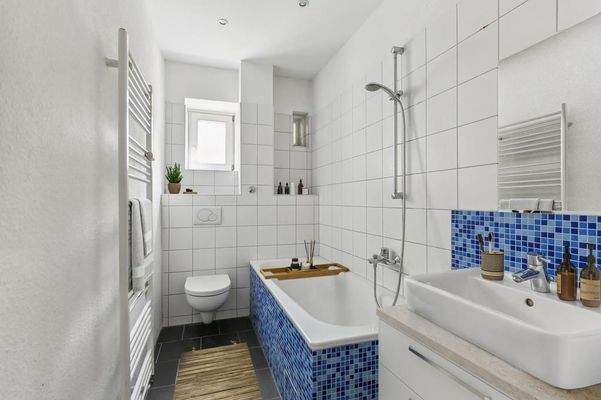 KI-Staging Muster Badezimmer