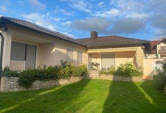 Süd-West-Terrasse (mit Markise) und Garten