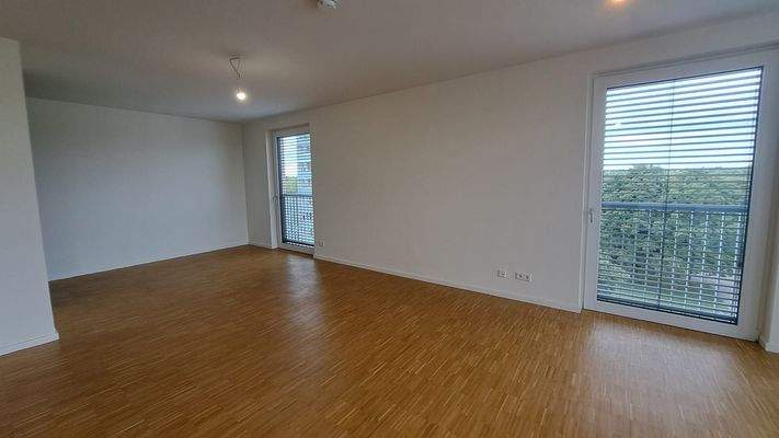 Wohnzimmer mit Parkettboden