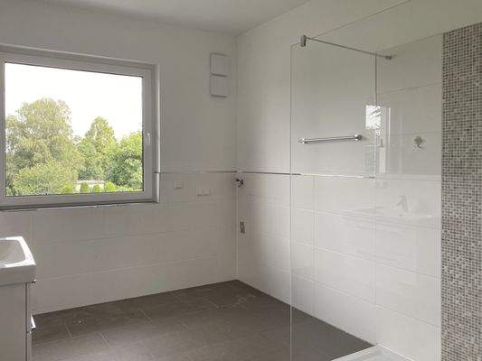 Ebenerdiges Duschbad