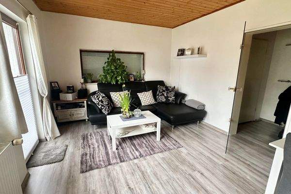 Flur 1: DHH rechts, Wohn/Esszimmer