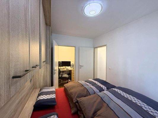 Schlafzimmer 3 von 3 mit angeschl. Home-Office