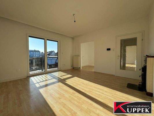 OG - Essbereich mit Blick zur Küche