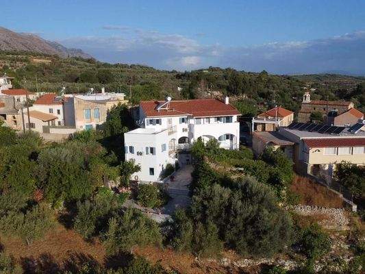 Zweistöckiges Haus mit Gästezimmer zum Verkauf in Kato Poros