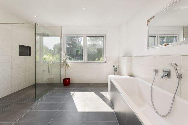 Inkl. Badewanne und Dusche