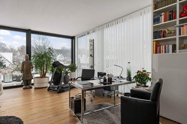 ... und Zugang zur Dachterrasse (19,98m²) mit fast ganztägiger "Sonnengarantie".