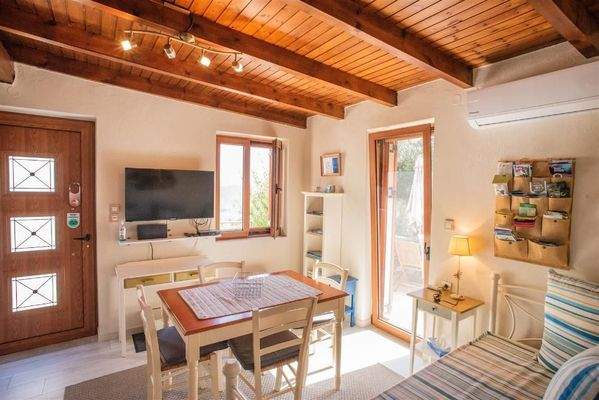 Kreta, Kolymvari: Villa mit Meer- und Bergblick und unabhängigem Apartment zu verkaufen