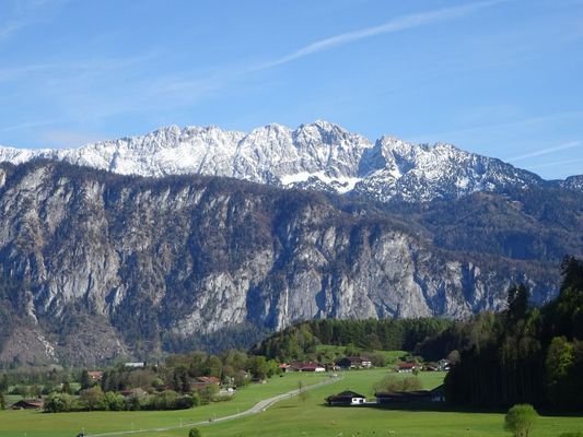 Blick vom Parkplatz und Garten