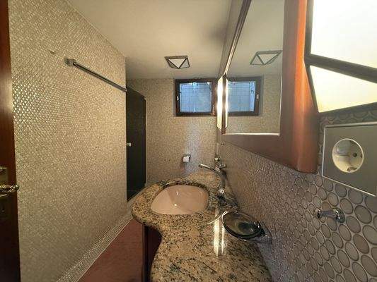 BAD EG / Indischer Granit