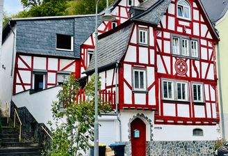 Außen_Ansicht von der Straße.jpeg