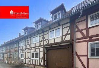 KI-generiert: Straßenansicht