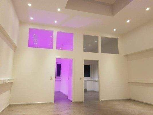 Büroraum links zum Hof