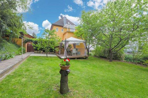 Rückansicht und Garten