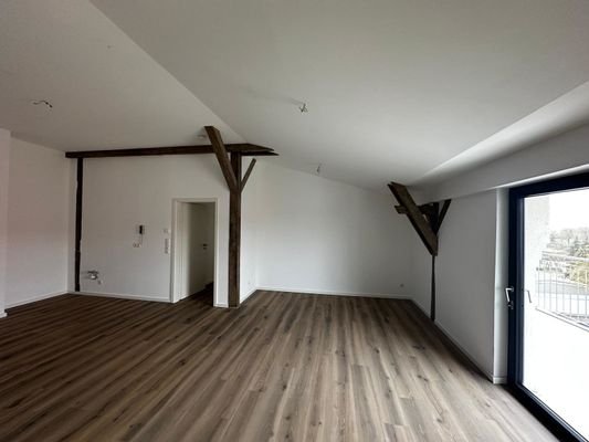 grosses Zimmer mit Ausgang