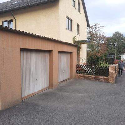 Hausansicht Ostseite mit Doppelgarage