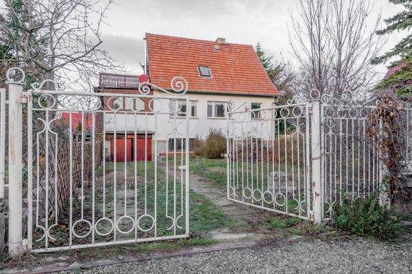 Eingangstor zum Anwesen