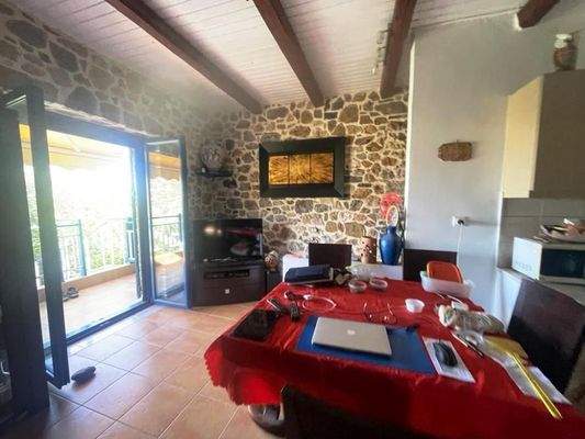 Südostkreta, Stavrochori: Schönes Steinhaus mit Berg- und Meerblick zu verkaufen