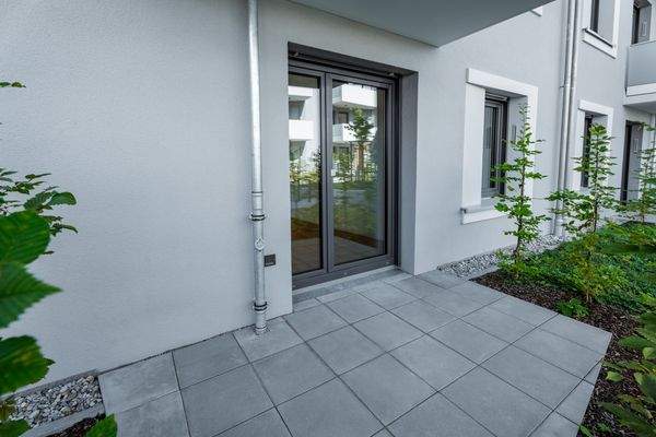 03_2.Terrasse zum Innenhof_Whg24_ZGS.jpg