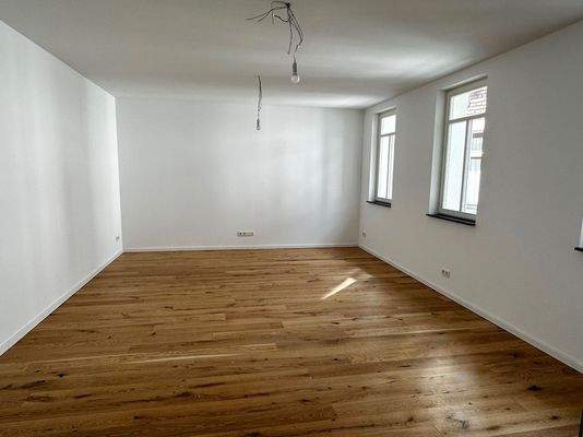 großer Raum im 2. OG.jpg