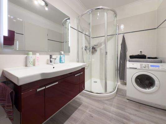 Duschbad mit WM- Anschluss