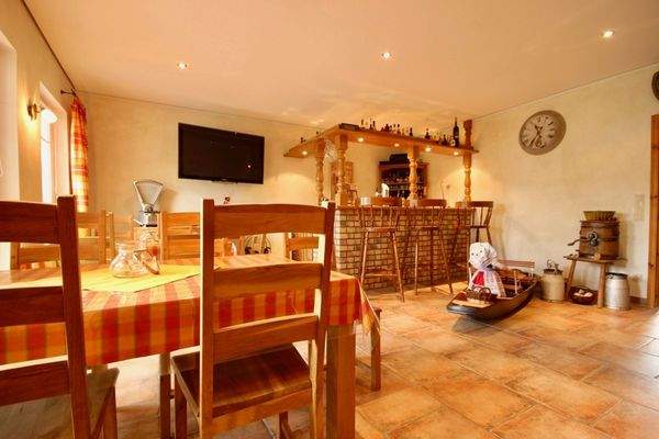 Frühstücksraum mit Bar