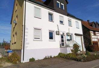 die vordere Hausansicht