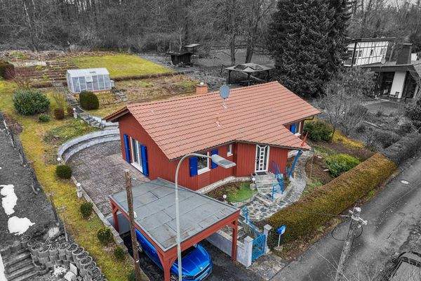 Hausansicht mit Carport