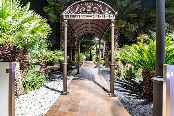 Luxusvilla-am-gardasee-kaufe_villa-am-gardasee-kaufen-haus-am-gardasee-kaufen_exklusive-Villa-am-gardasee_luxus-villa_luxusvilla-am-gardasee_villa-mit-panorama_villa-in-desenzano_comprare-villa-lago-di-garda_vendere-villa-lago-del-garda_Villa-di-lusso_Lag