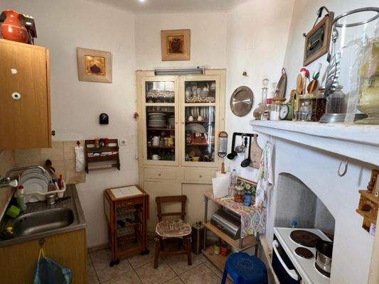 Kreta, Kritsa: Großes Gebäude im Dorfzentrum, ideal für gewerbliche und Wohnnutzung