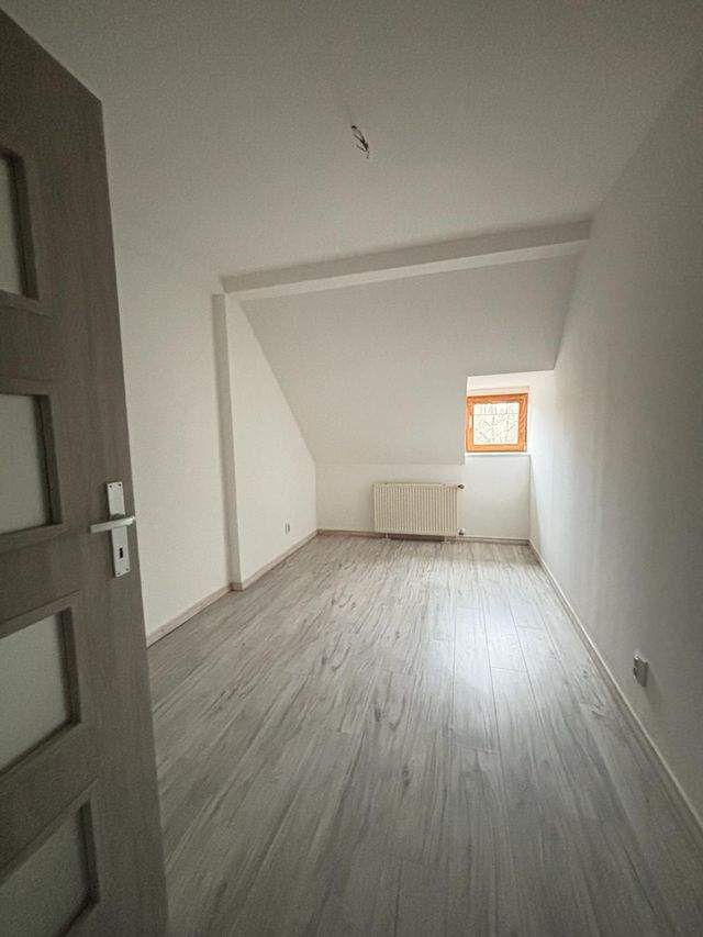 Zentral und charmant: 3-Zimmer-Dachgeschosswohnung in Gera - Photo 2