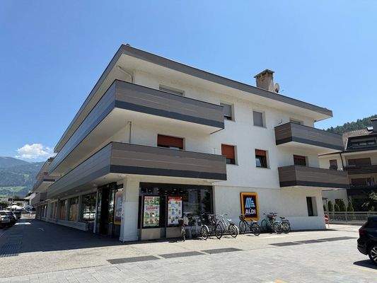 Bruneck-Wohnung-Immobilie-Umbau-Zentrum-Saniert-Neu-Wander-Berge-Landschaft-Stadt-Freude