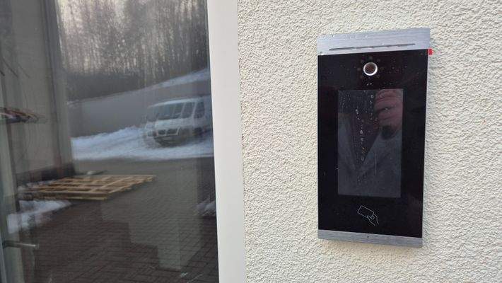 Haustür mit Schlüsselkartensystem