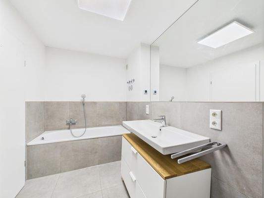 Badezimmer mit Wanne