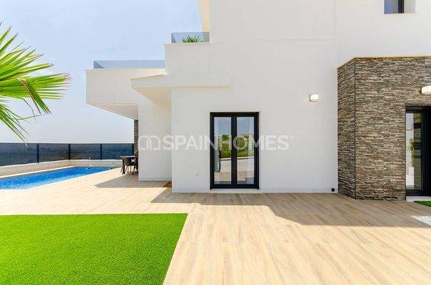 Spacious Detached Villa with Private Pool in Bigastro, Orihuela