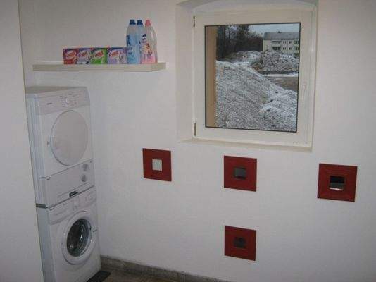 6. Waschmaschine und Trockner im Flur.JPG