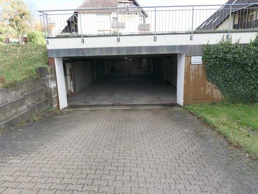 Tiefgarageneinfahrt