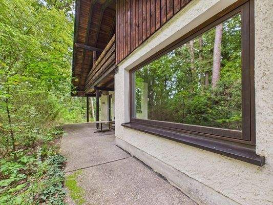 Ostterrasse an Küche und Gästezimmer