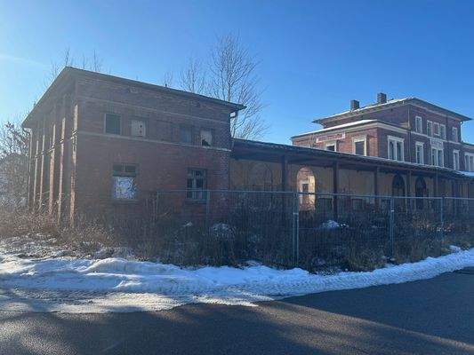 rechter Trakt mit Mauer 