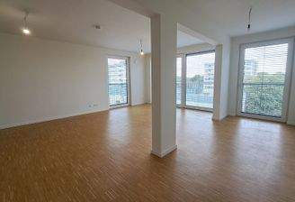 Helles Wohnzimmer mit Parkett