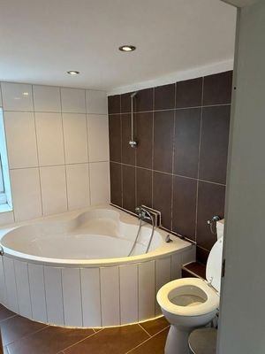 EG Bad mit Wanne
