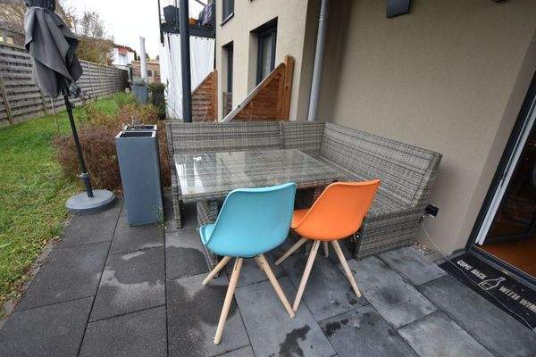 geräumige Terrasse mit Platz für Sitzmöglichkeit