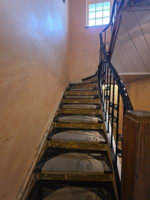 Treppenaufstieg mit Guseisen