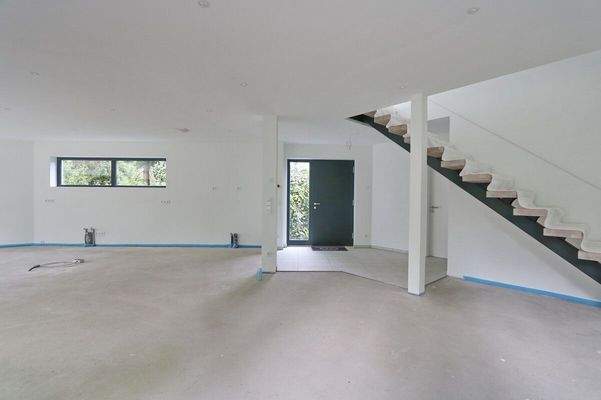 Wohnen mit Treppe zum Obergeschoss