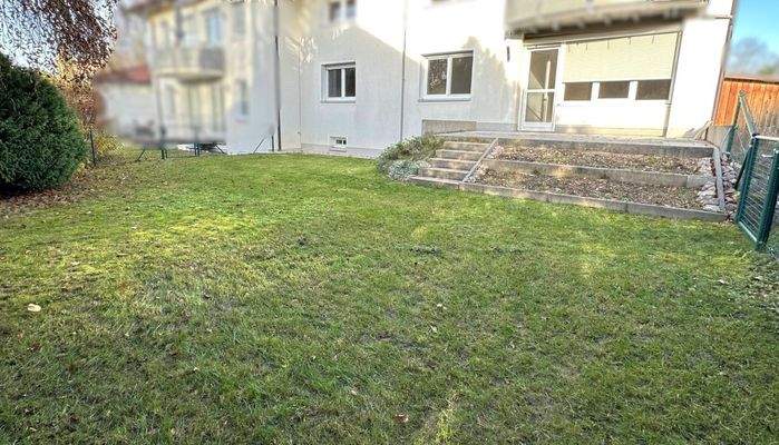 25. Außenansicht mit Garten.jpg