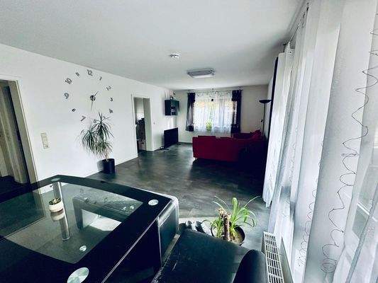 offener Wohn- und Essbereich